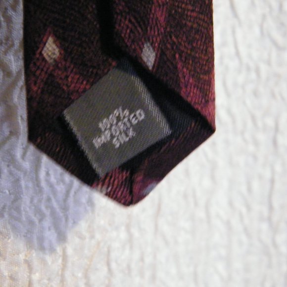 John Henry Maroon Neck Tie made of imported silk - Picture 3 of 3